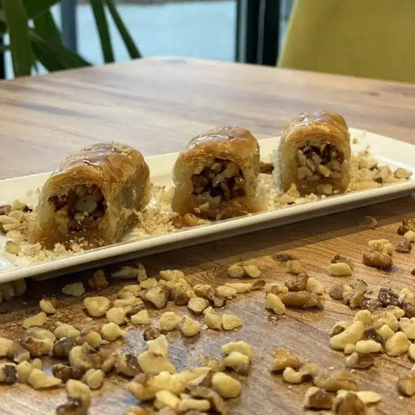 İri ceviz - Baklava rolletjes met hele stukjes walnoten