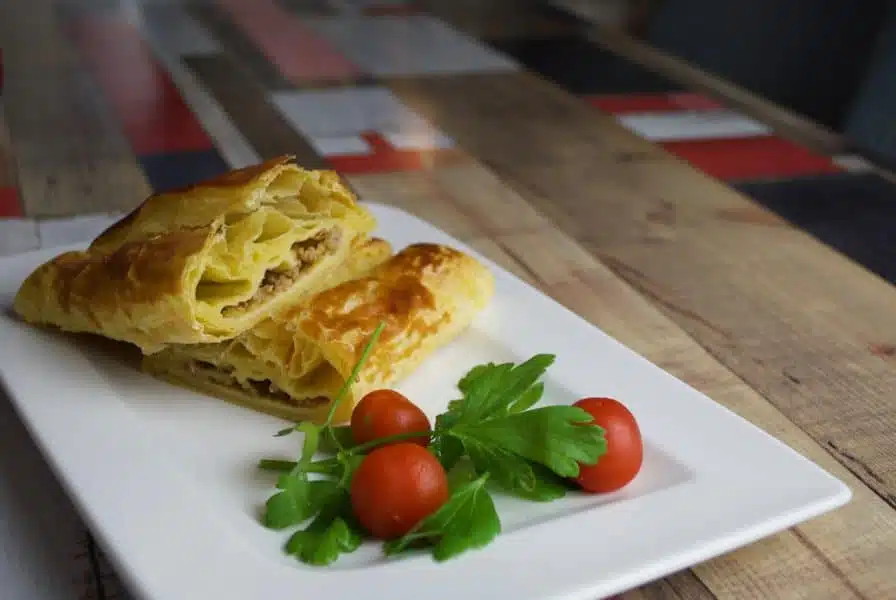 Talaṣ Böreği - Gevuld Bladerdeegpakketje