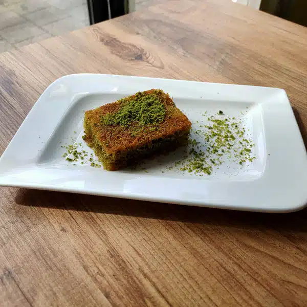 Kadayıf - Engelenhaar met gemalen pistachenoten